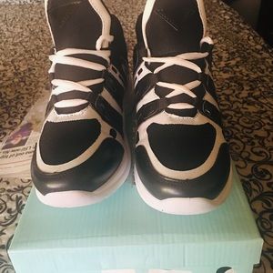 Women gym shoes